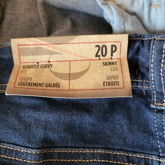 NEW DC Jeans Blue Womem Jeans, Size 20P - Picture 7 of 8